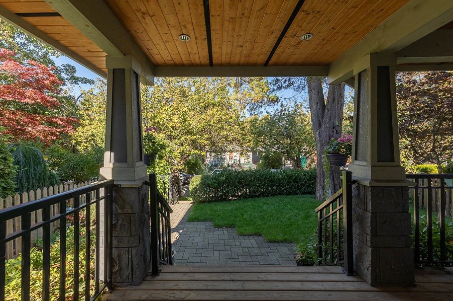 1082 E 10th Avenue Vancouver, BC - 31