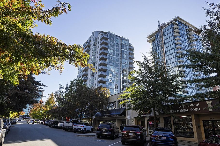 1702 121 W 16th Street North Vancouver, BC - 6