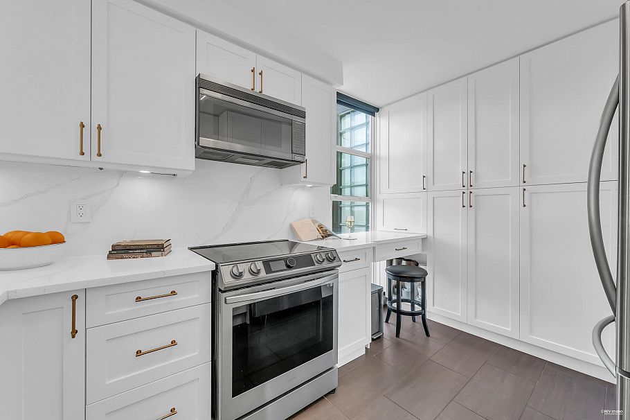 2243 Oak Street Vancouver, BC - 12