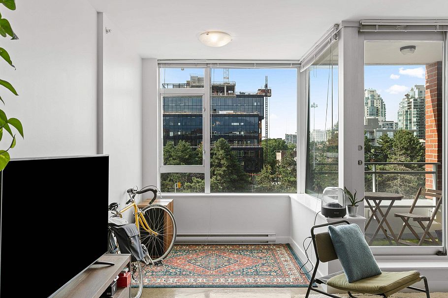 617 221 Union Street Vancouver, BC - 4