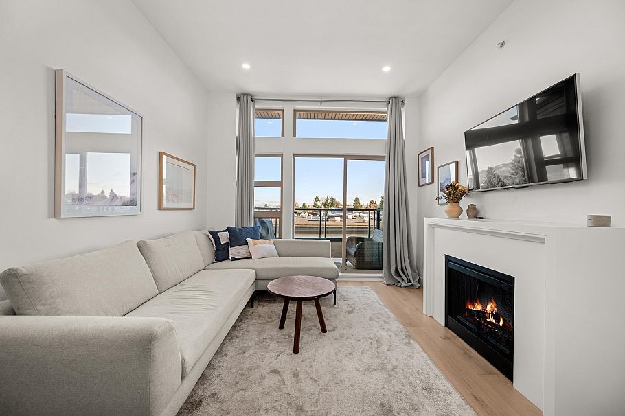 409 4550 Fraser Street Vancouver, BC - 1