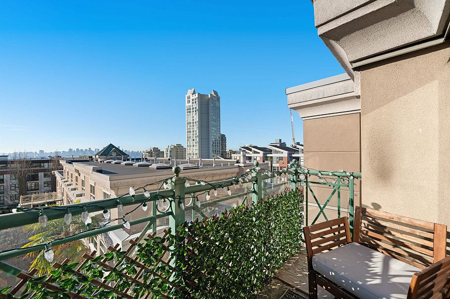 414 332 Lonsdale Avenue North Vancouver, BC - 12