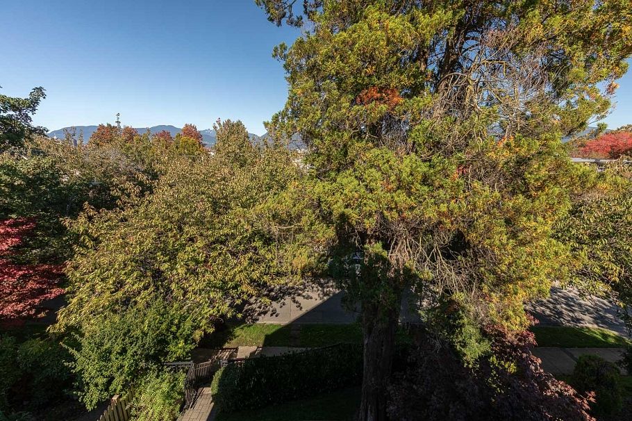 1082 E 10th Avenue Vancouver, BC - 29