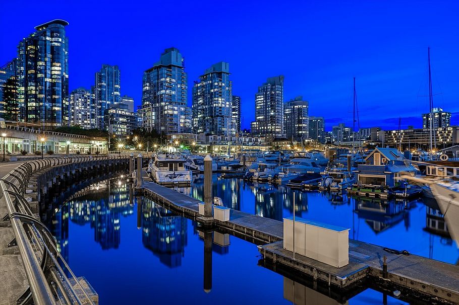 303 1415 W Georgia Street Vancouver, BC - 40