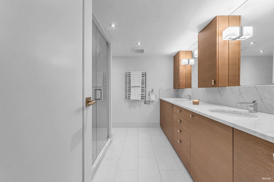 2243 Oak Street Vancouver, BC - 31