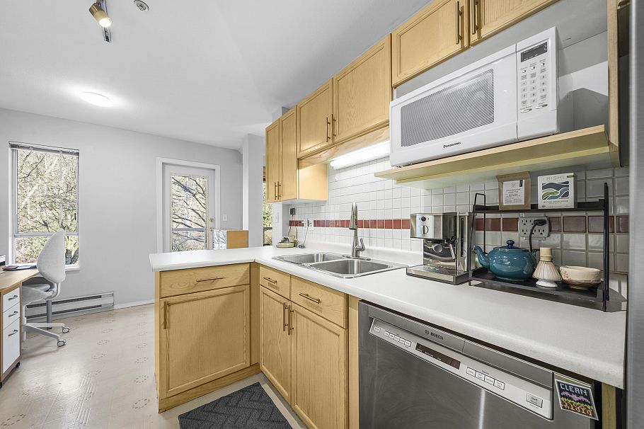 306 3400 SE Marine Drive Vancouver, BC - 8