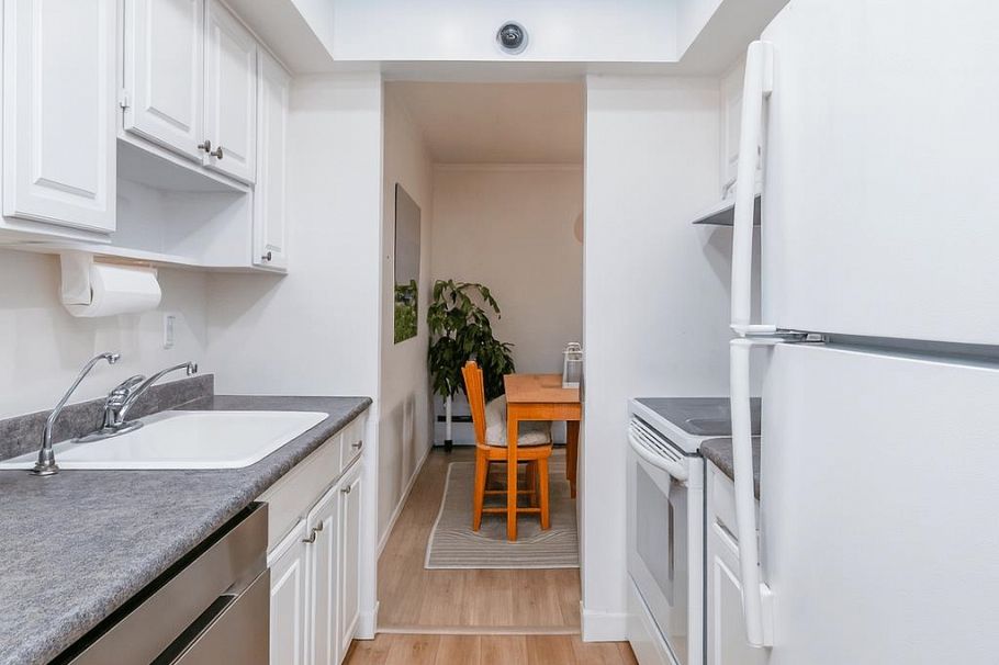 201 2336 Wall Street Vancouver, BC - 9