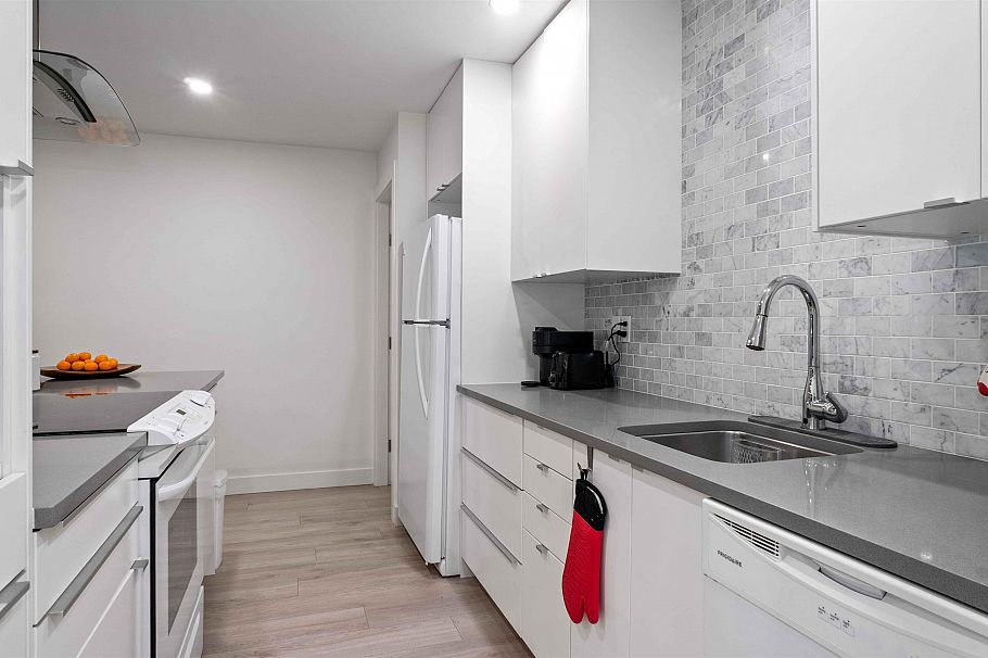 318 1345 W 15th Avenue Vancouver, BC - 11