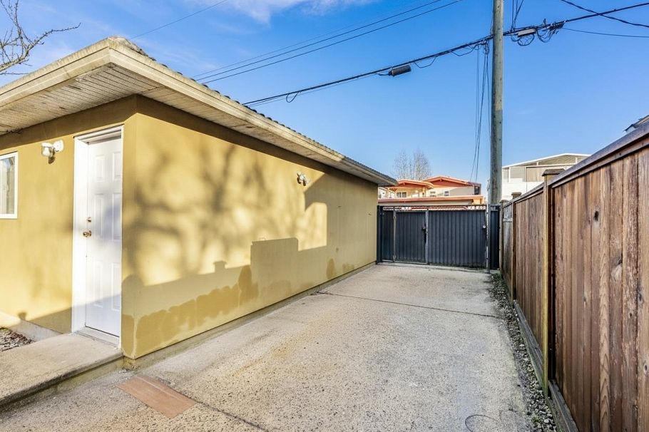 6586 Nanaimo Street Vancouver, BC - 21