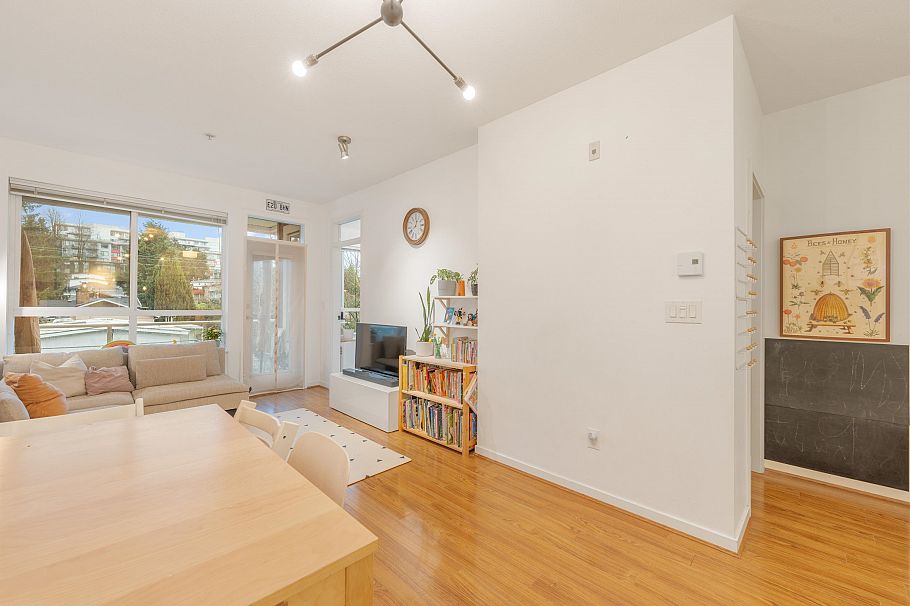 315 3551 Foster Avenue Vancouver, BC - 5