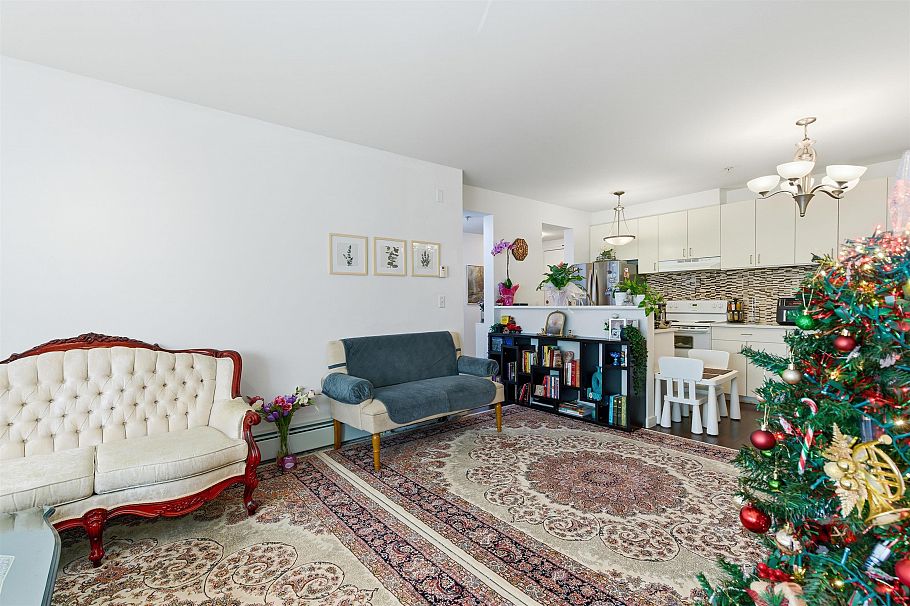 109 1033 St. Georges Avenue North Vancouver, BC - 3