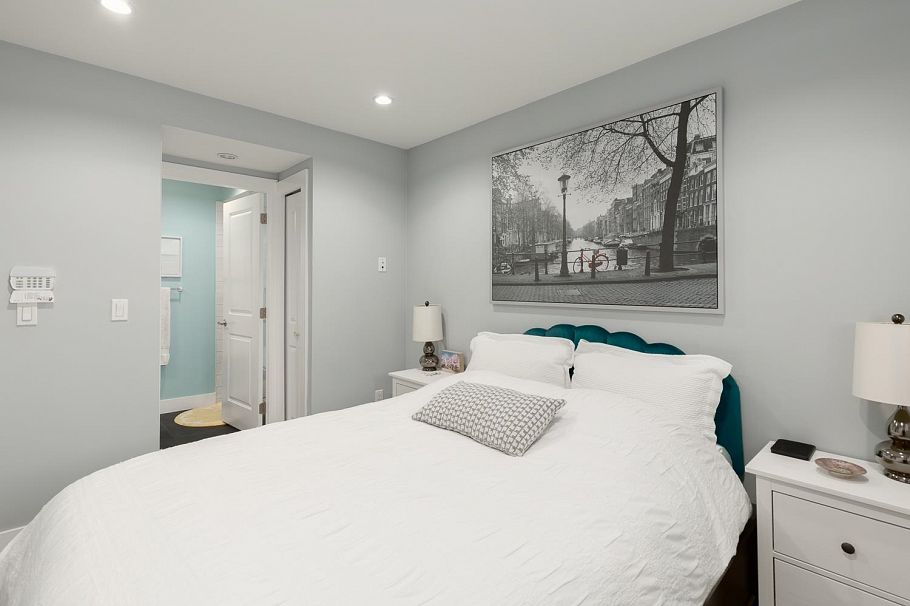 1082 E 10th Avenue Vancouver, BC - 19