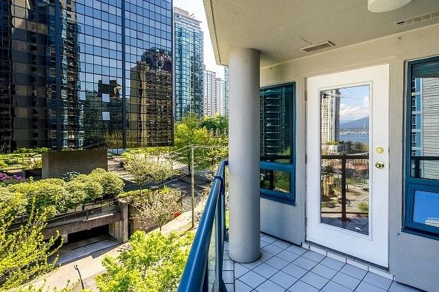 303 1415 W Georgia Street Vancouver, BC - 32