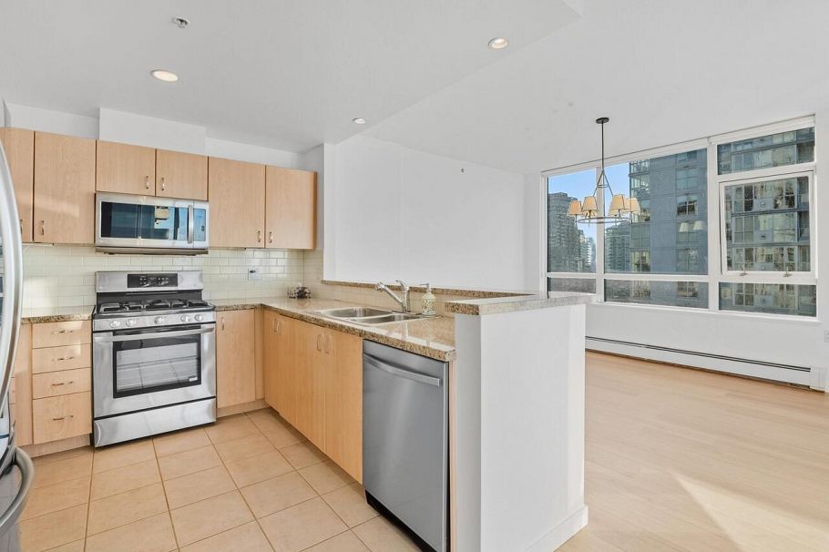 801 120 W 16th Street North Vancouver, BC - 5