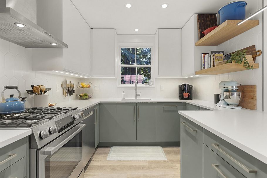 1676 Victoria Drive Vancouver, BC - 1