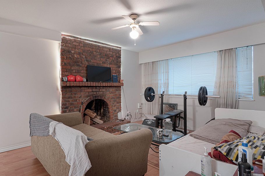 2628 E 8th Avenue Vancouver, BC - 4