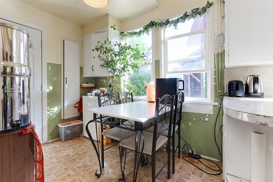 333 E 13th Avenue Vancouver, BC - 16