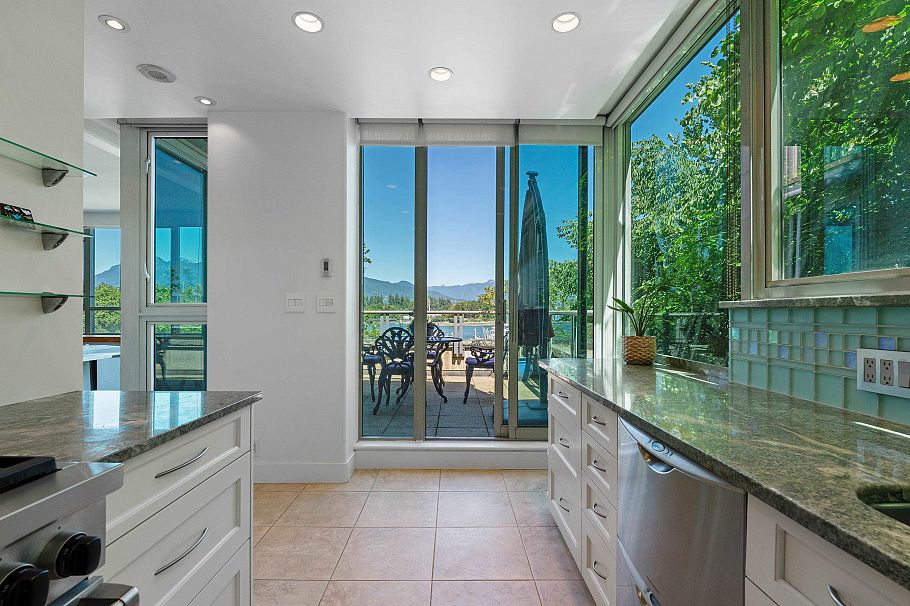 L302 1550 Coal Harbour Quay Vancouver, BC - 15