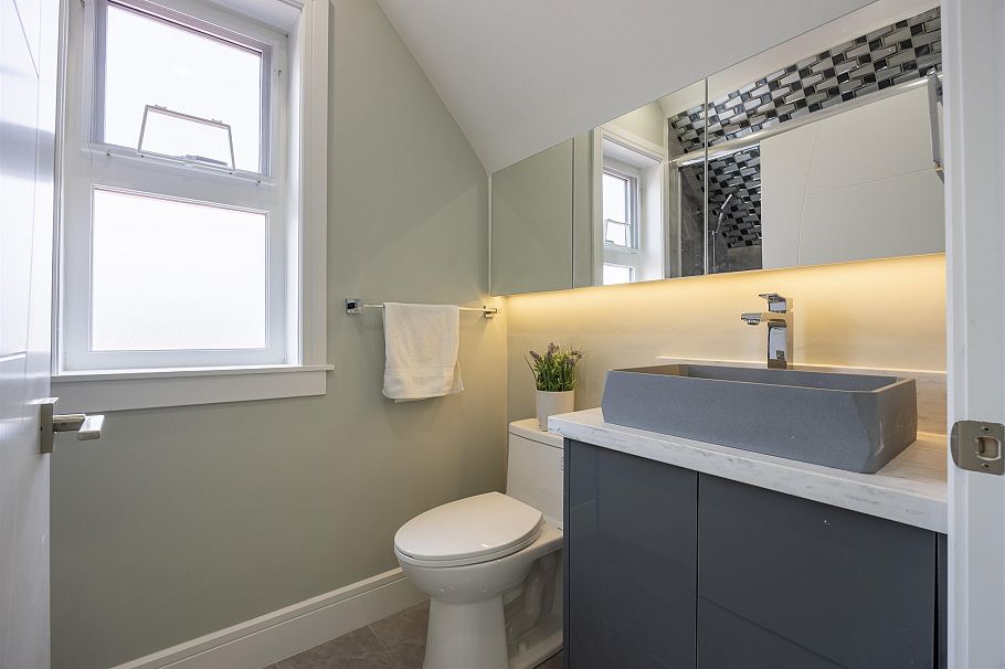 1 5808 Lanark Street Vancouver, BC - 23