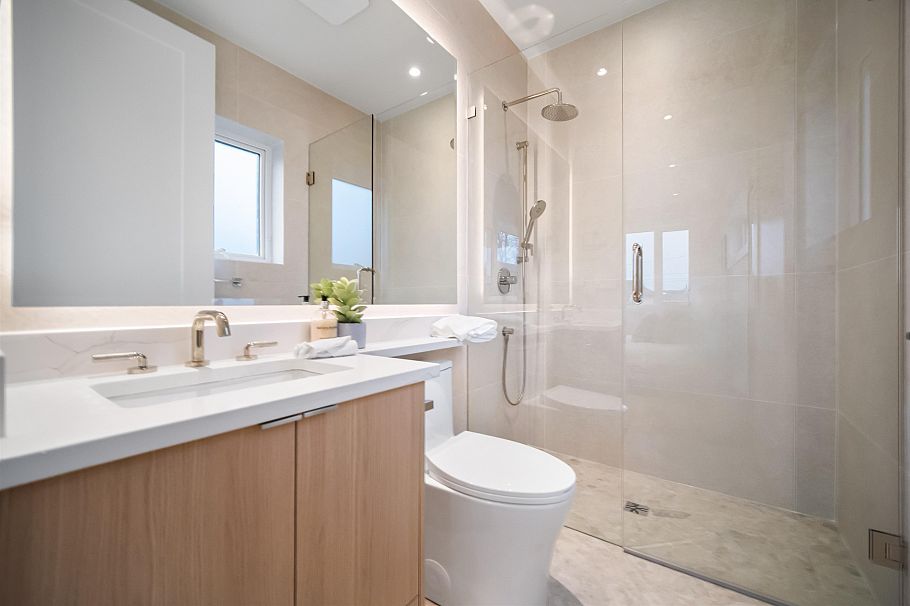 1671 E 31st Avenue Vancouver, BC - 6