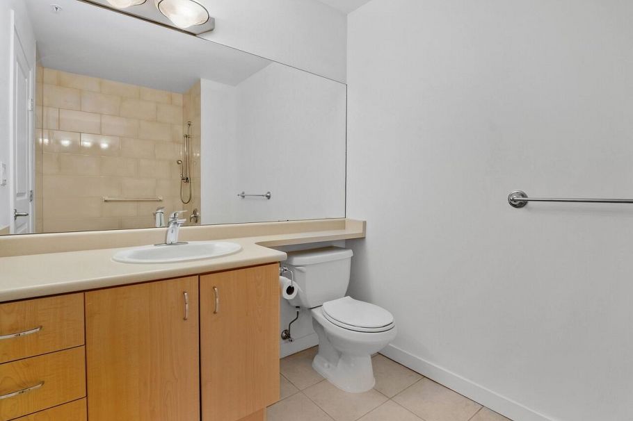 801 120 W 16th Street North Vancouver, BC - 9