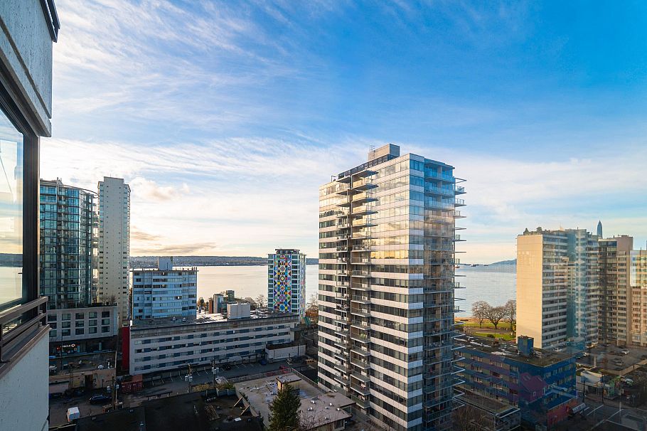 1403 1725 Pendrell Street Vancouver, BC - 1