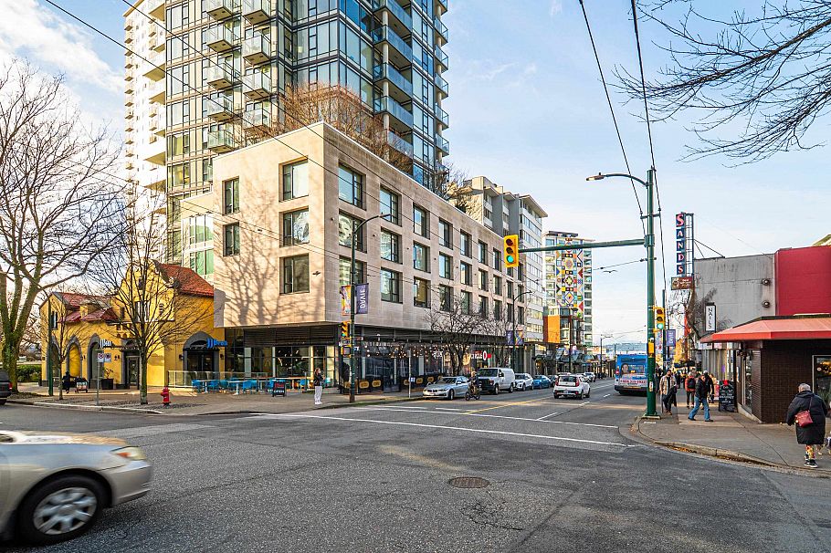 1403 1725 Pendrell Street Vancouver, BC - 37