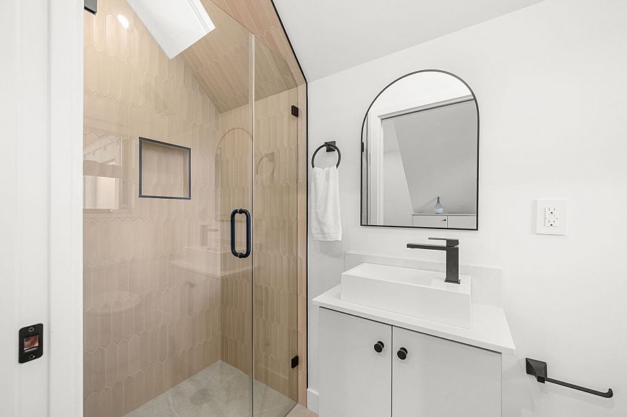 2 2247 Parker Street Vancouver, BC - 22