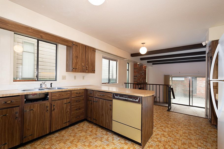 3812 W 24th Avenue Vancouver, BC - 9