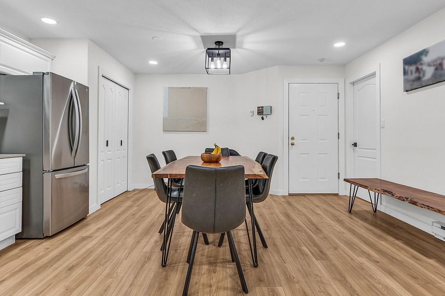 305 1500 Ostler Court North Vancouver, BC - 9