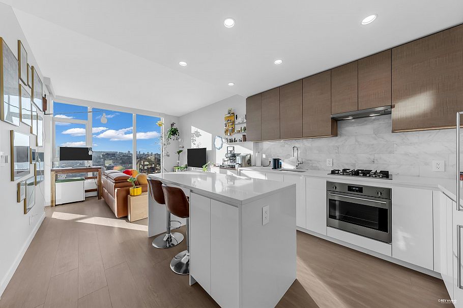 3311 4168 Lougheed Highway Burnaby, BC - 5