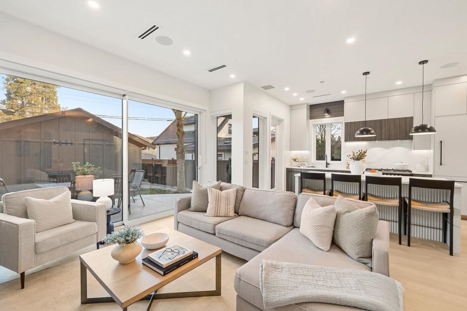 2 727 E 31st Avenue Vancouver, BC - 3