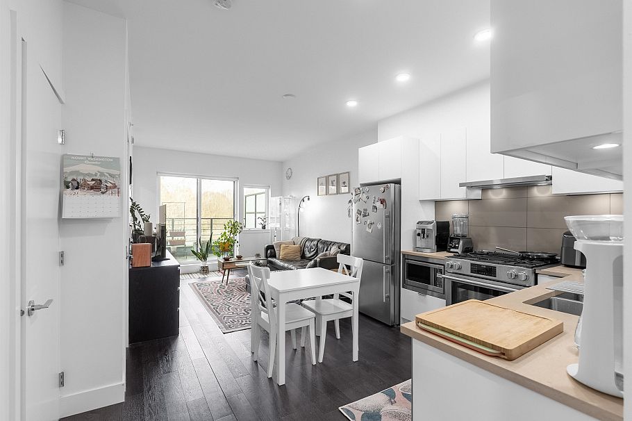 405 2666 Duke Street Vancouver, BC - 4