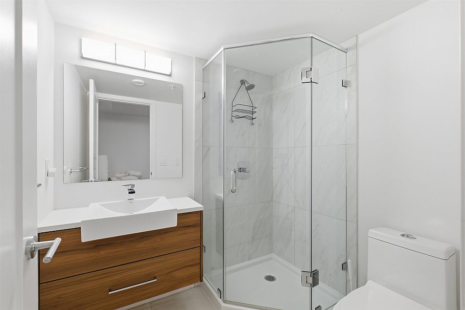 33 720 E 3rd Street North Vancouver, BC - 18