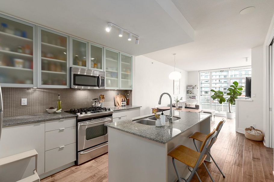 412 298 E 11th Avenue Vancouver, BC - 4