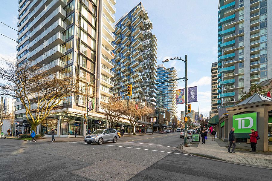 1403 1725 Pendrell Street Vancouver, BC - 35