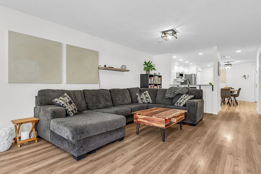 305 1500 Ostler Court North Vancouver, BC - 14