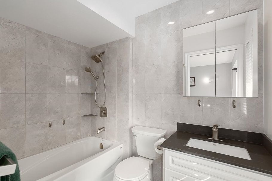 5 3634 Garibaldi Drive North Vancouver, BC - 28