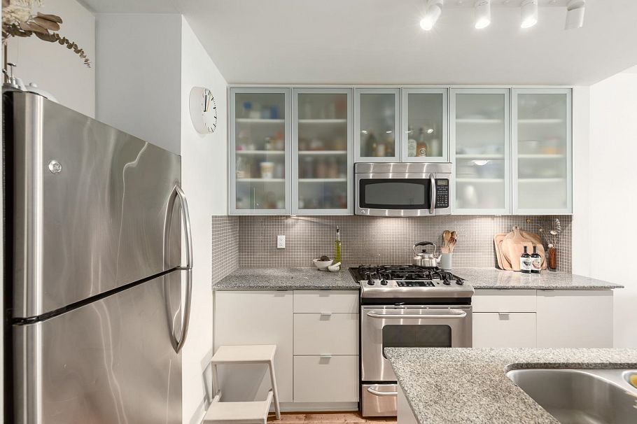 412 298 E 11th Avenue Vancouver, BC - 3