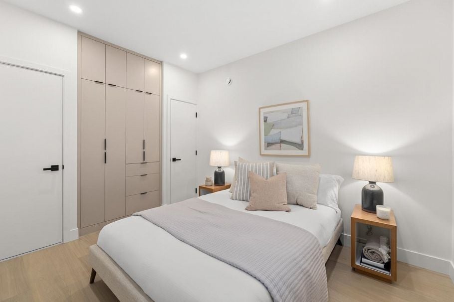 2432 W 49th Avenue Vancouver, BC - 11