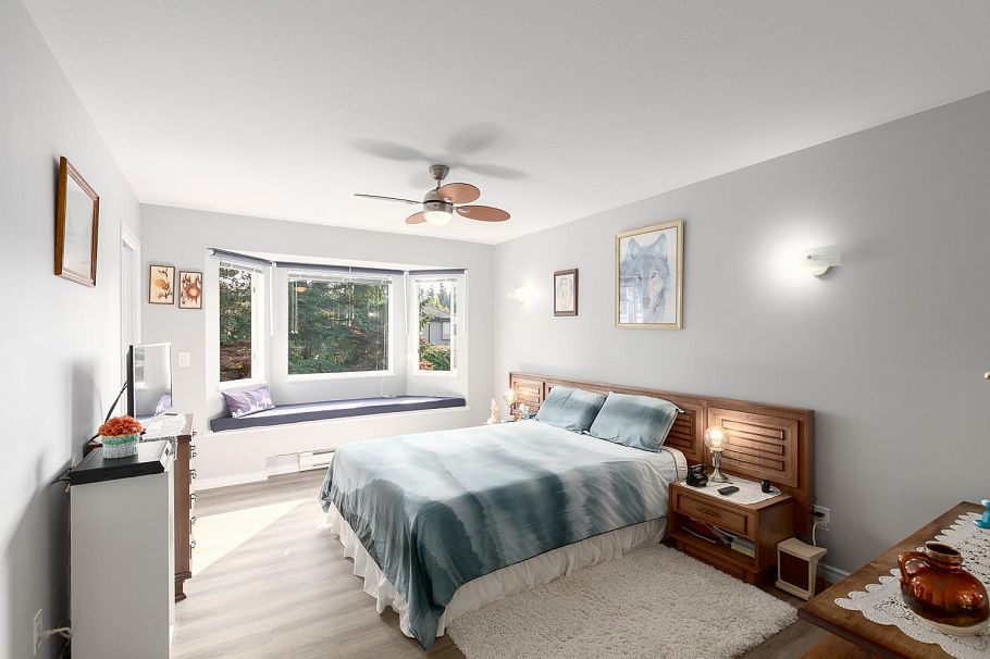 5 3634 Garibaldi Drive North Vancouver, BC - 24