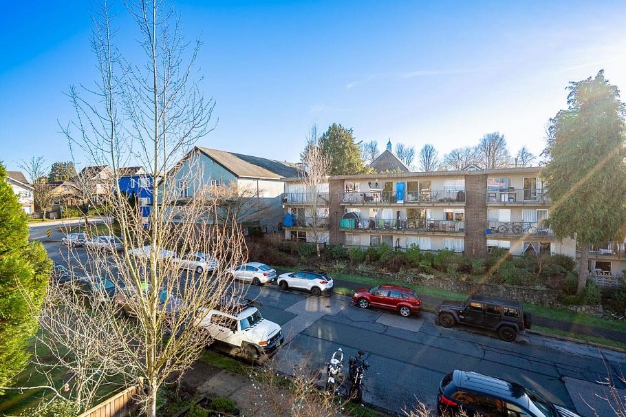 1865 Adanac Street Vancouver, BC - 27