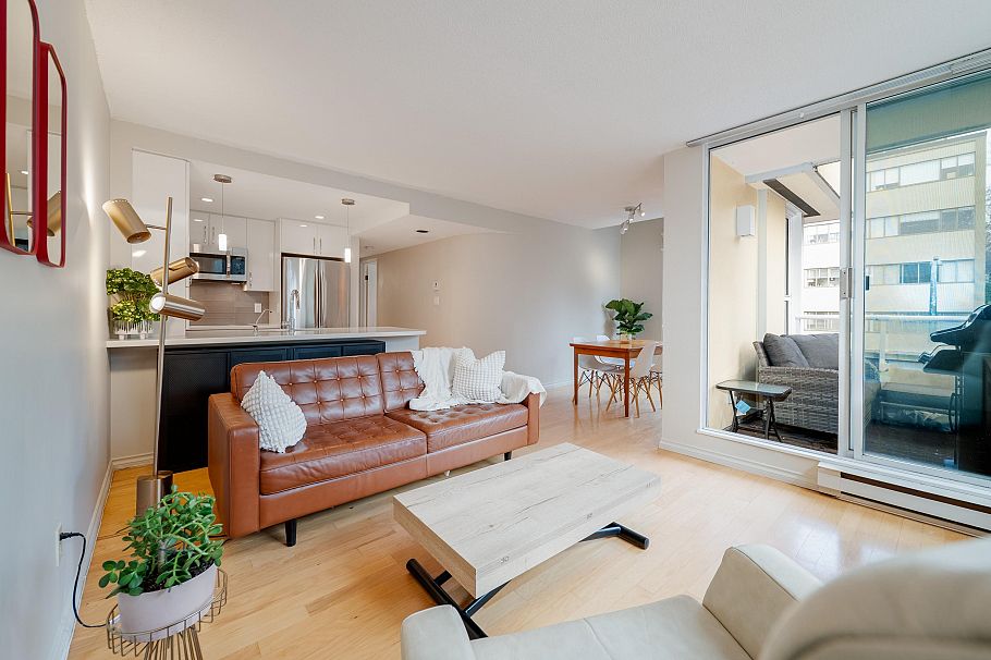 401 1406 Harwood Street Vancouver, BC - 1