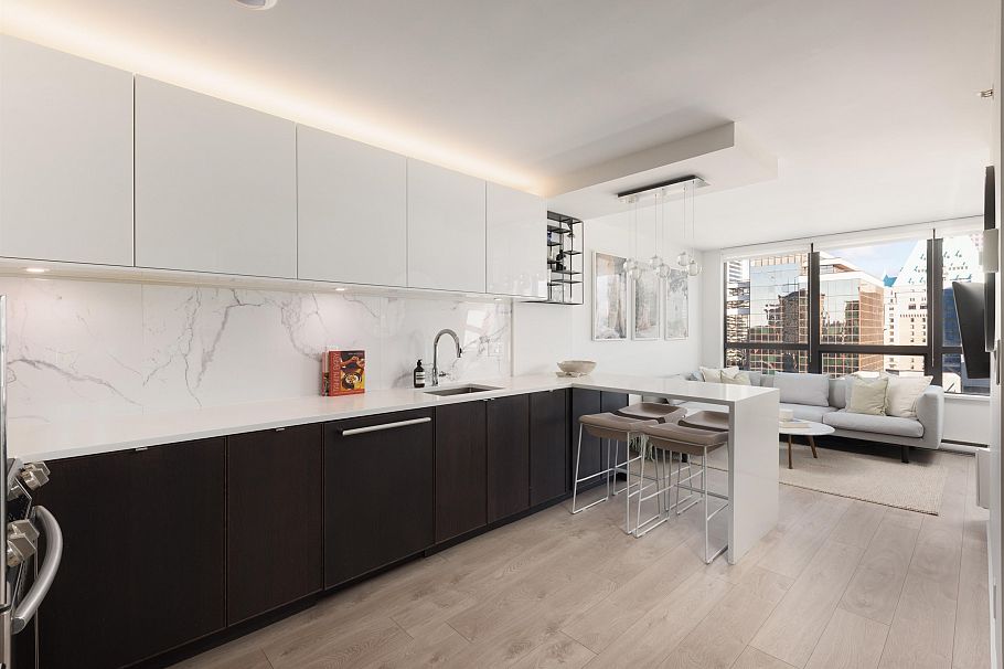 1916 938 Smithe Street Vancouver, BC - 2