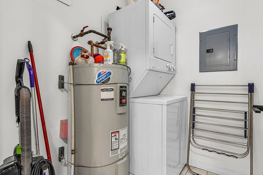 305 1500 Ostler Court North Vancouver, BC - 26