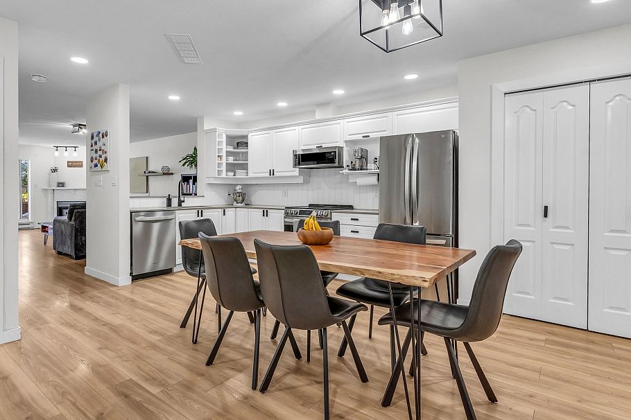 305 1500 Ostler Court North Vancouver, BC - 8