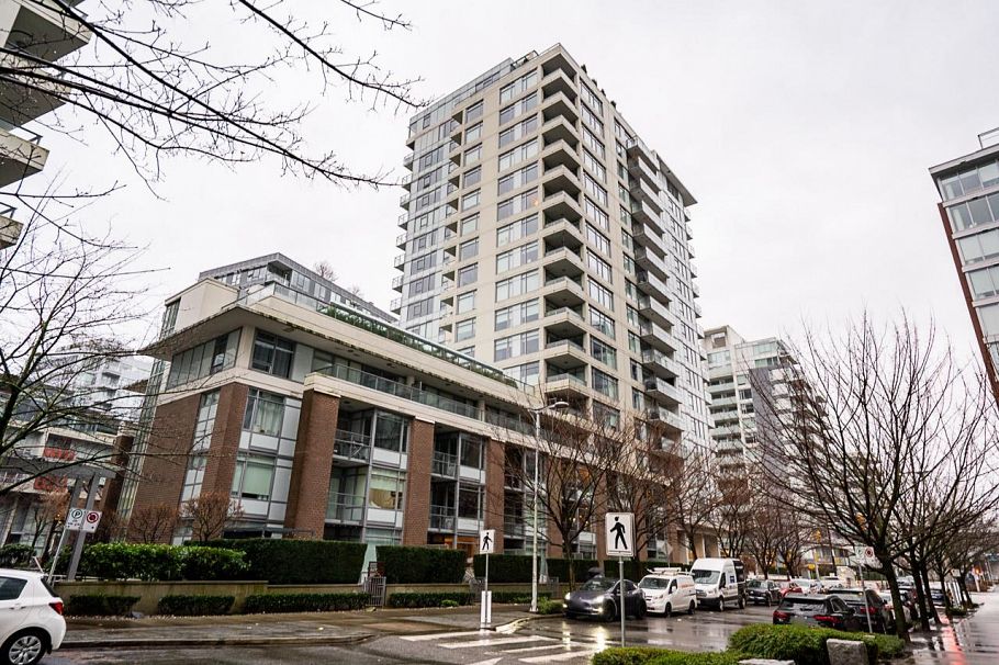 213 110 Switchmen Street Vancouver, BC - 1
