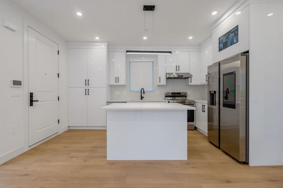 1 3096 Vanness Avenue Vancouver, BC - 3