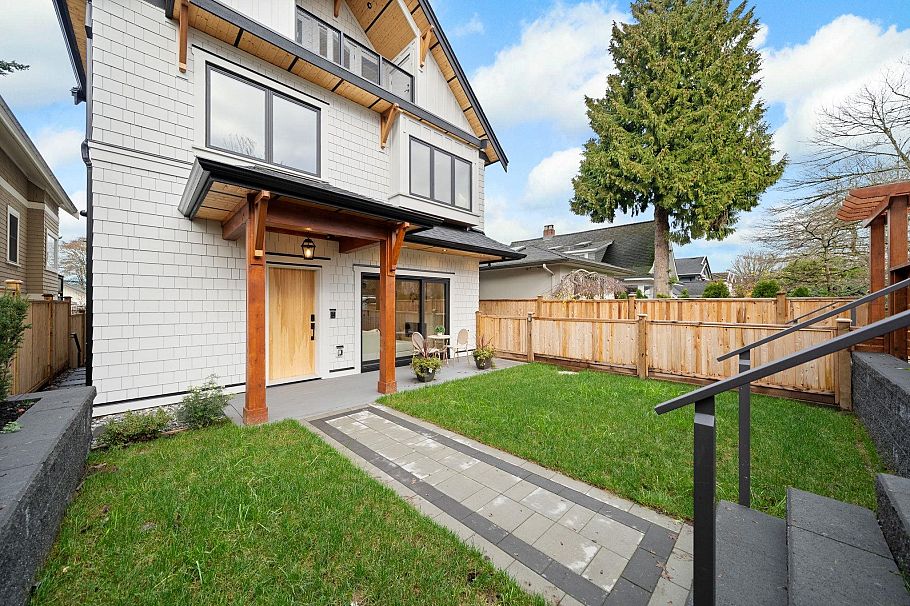 1 2247 Parker Street Vancouver, BC - 2