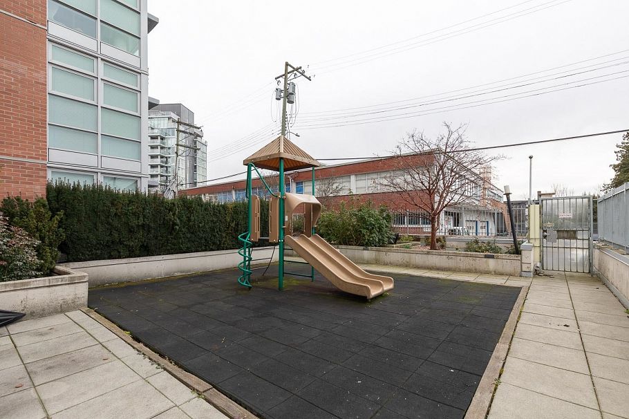 412 298 E 11th Avenue Vancouver, BC - 26